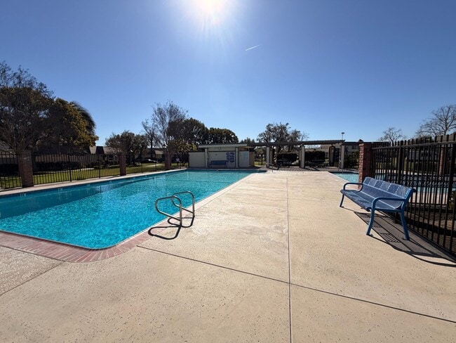 Building Photo - 3 Bed, 2 Bath Tanglewood For Rent- Single Story w/ Garage and AC!