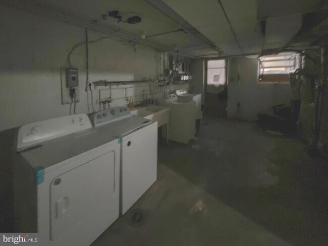 Building Photo - 1409 N 76th St