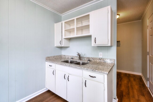 Building Photo - 3640 Lindella Rd
