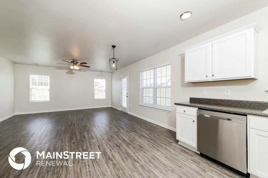 Building Photo - 6166 Brentwood Pk Dr