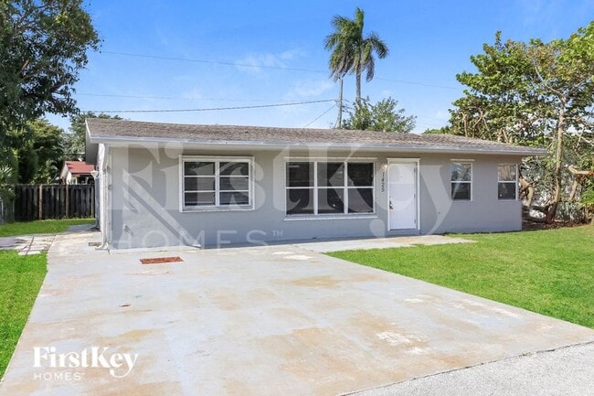 Building Photo - 1425 NE 29th St