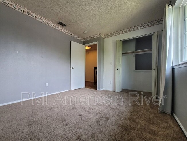 Building Photo - 5125 Gibbons Dr