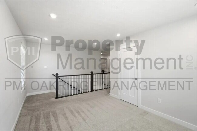 Building Photo - 3 Bed 3 1/2 Bath Single Family Home with Attached 2 Car Garage