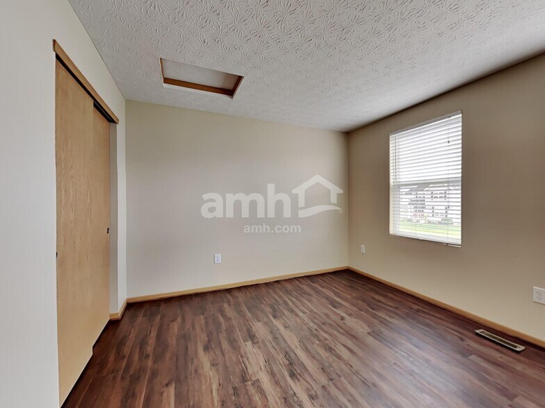 Building Photo - 5688 Battle Creek Way