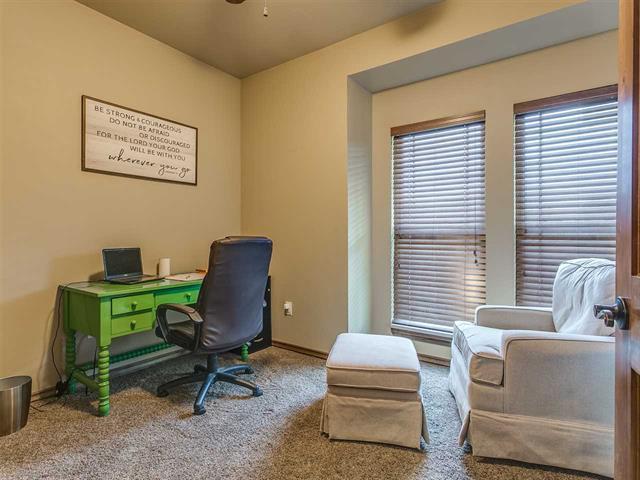 Building Photo - 202 Parkview Dr