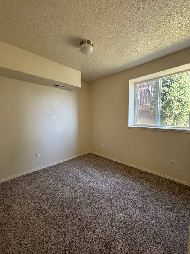 Building Photo - $500.00  OFF  1ST  FULL  MONTH'S  RENT   F...