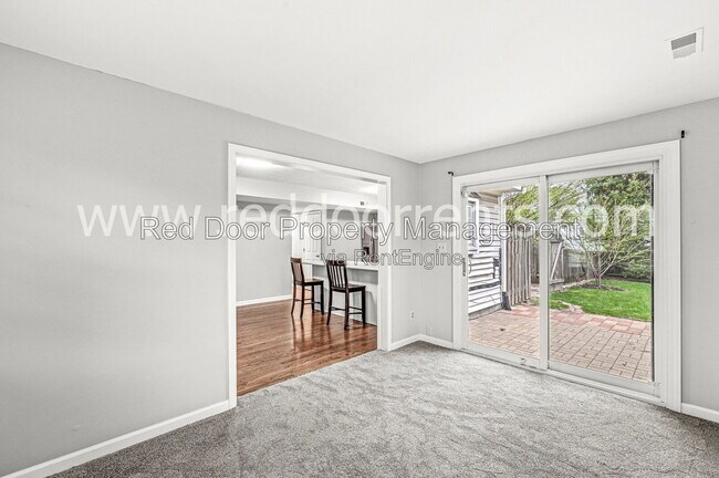 Building Photo - 261 Wyndotte Dr