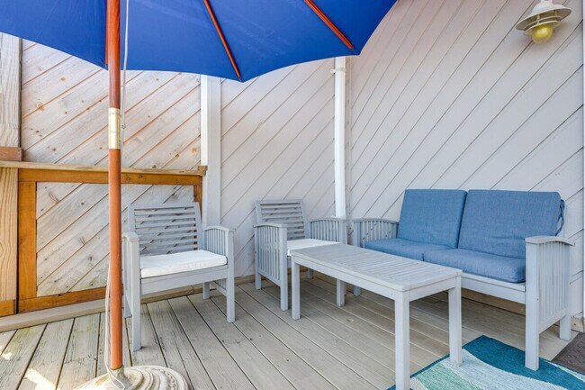 Building Photo - 1032 N Fletcher Ave