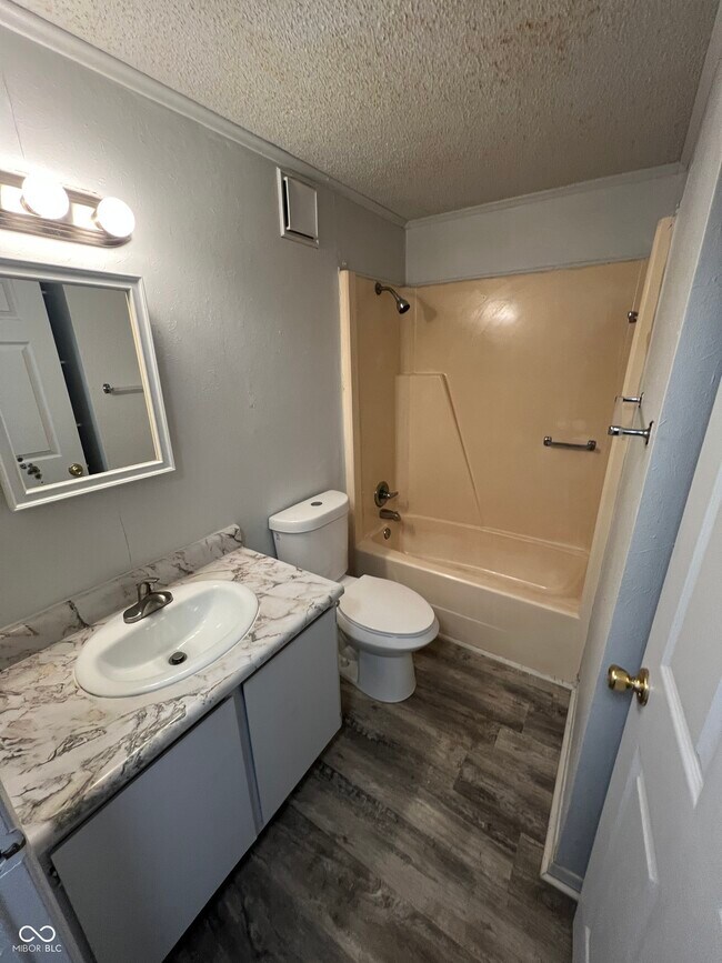 Building Photo - 2000 Indianapolis Rd