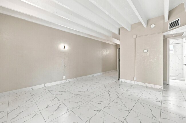 Building Photo - 812 19th St