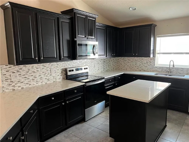 Building Photo - 424 Buchannan Dr