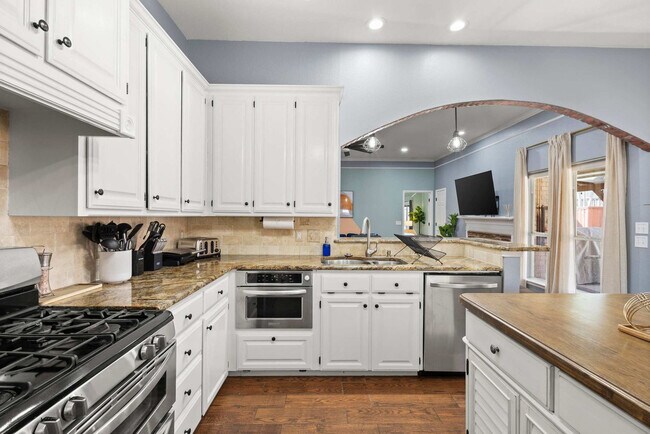 Building Photo - 324 Woodcrest Dr