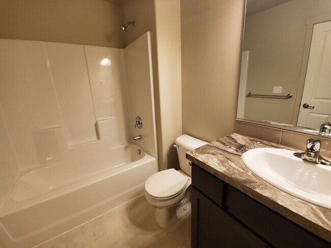 Building Photo - 5701al