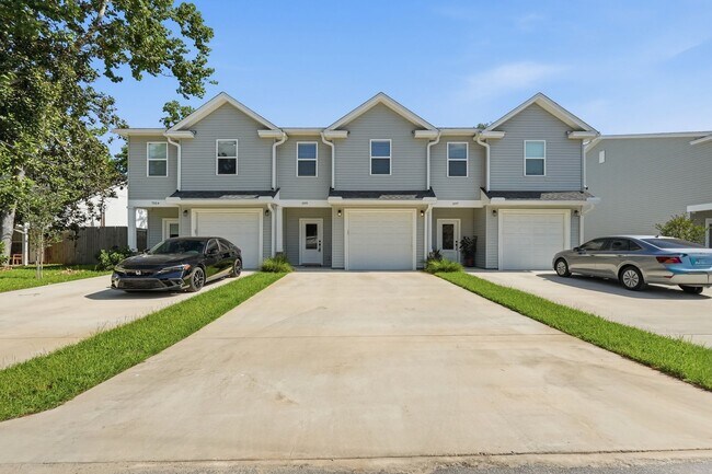 Building Photo - NEW Construction, be the FIRST to occupy this beautiful townhouse in Fort Walton Beach!