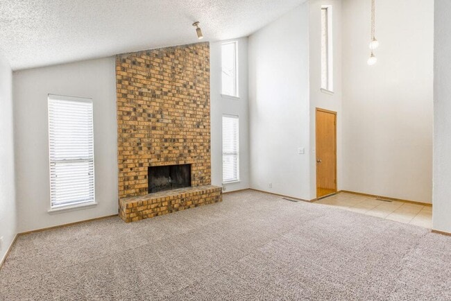 Building Photo - 1324 Kelly Park Rd