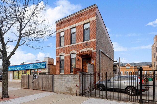 Building Photo - 2130 W Washington Blvd