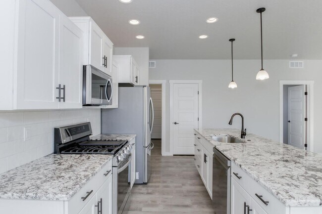 Building Photo - Newer Construction with High End Finishes _ Large 3 Car Garage!!