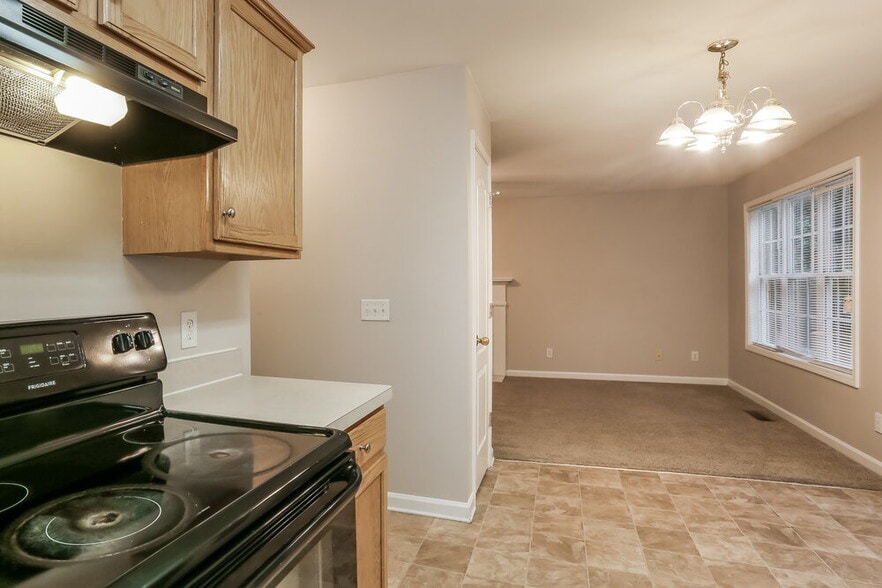 Building Photo - 9490 Pebble Creek Ct