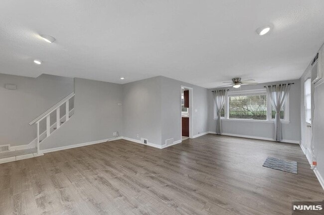 Building Photo - 95 Grove St