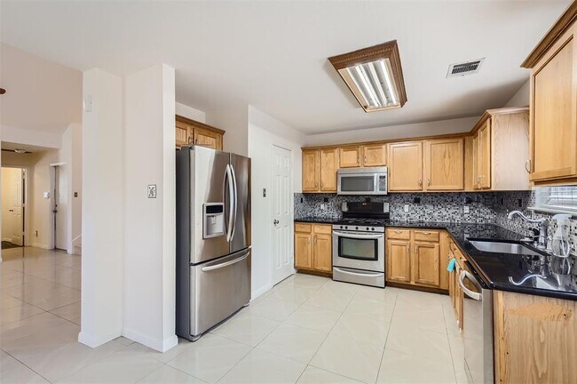 Building Photo - 3001 Rainy River Dr