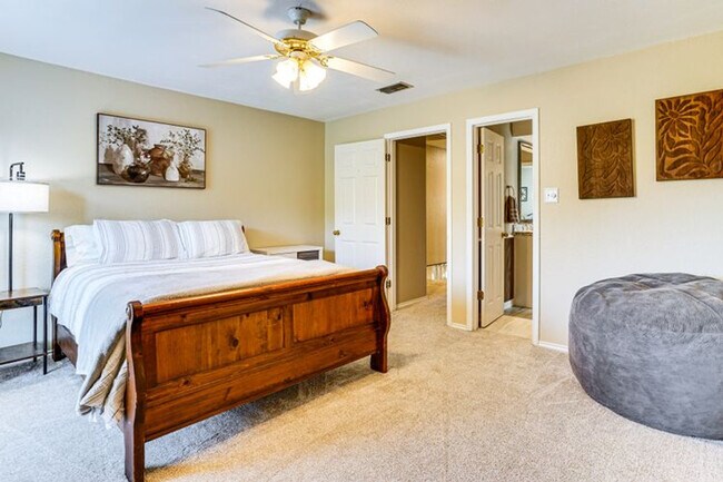 Building Photo - 3601 Medford Ct