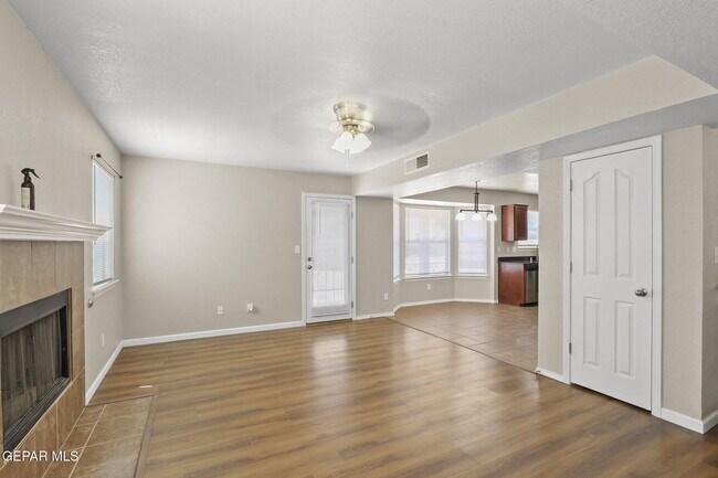 Building Photo - 2933 Pebble Rock Pl