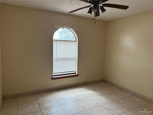 Building Photo - 9 Norma Ln