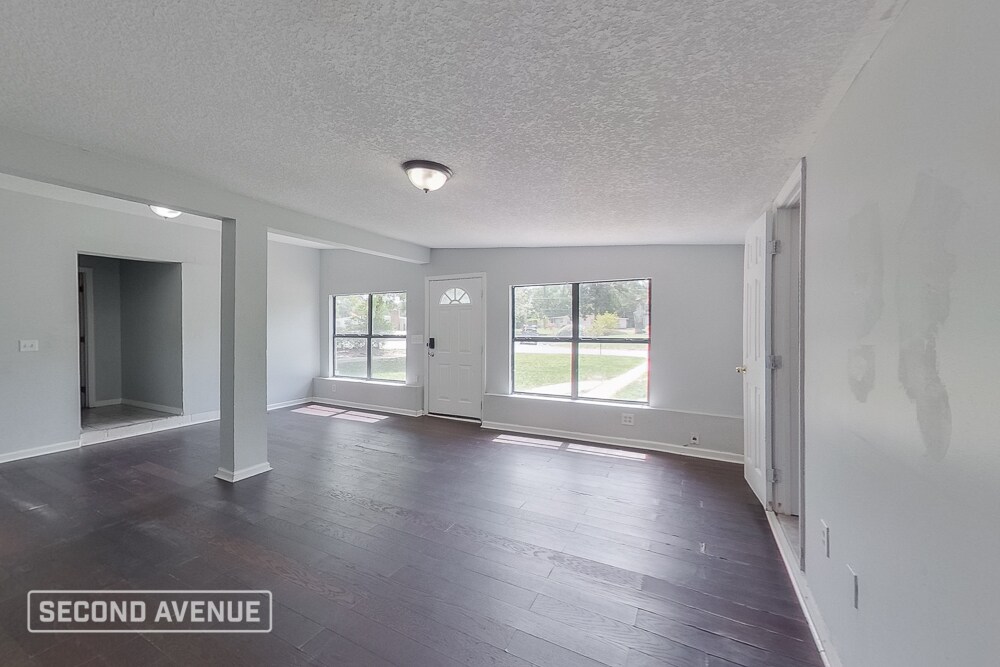 Building Photo - 7029 Fontainebleau Crescent