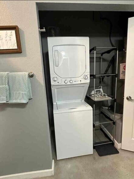 Washer/Dryer included - 103 Homecrest