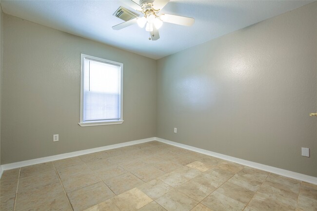 Building Photo - 1005 Rosepoint Dr