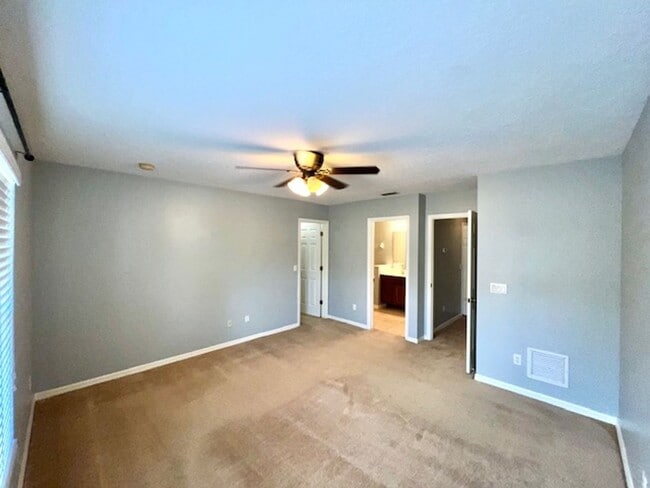 Building Photo - MOVE IN MARCH! Charming 2 Beds 2.5 Bath Townhome! 2 MASTER SUITES! Attached one car garage!! Extr...