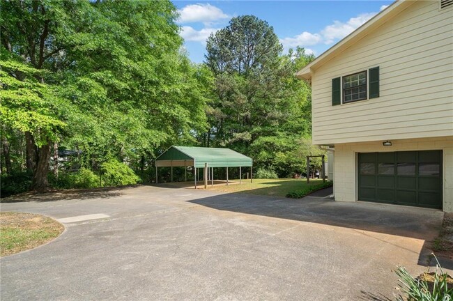 Building Photo - 106 Robinhood Dr