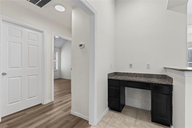 Building Photo - 2698 Lake Ridge Dr