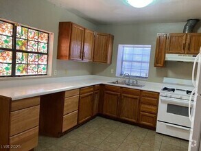 Building Photo - 1313 Price St