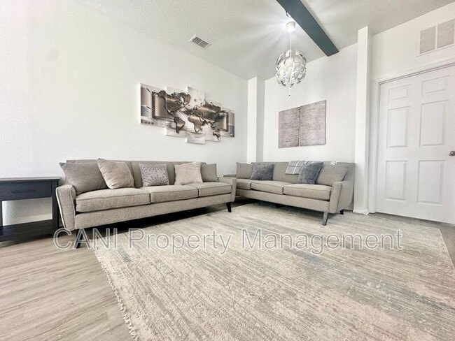 Building Photo - 1134 S Beach Cir