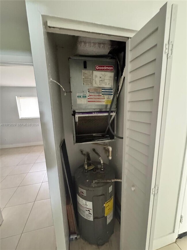 Building Photo - 4241 NW 19th St