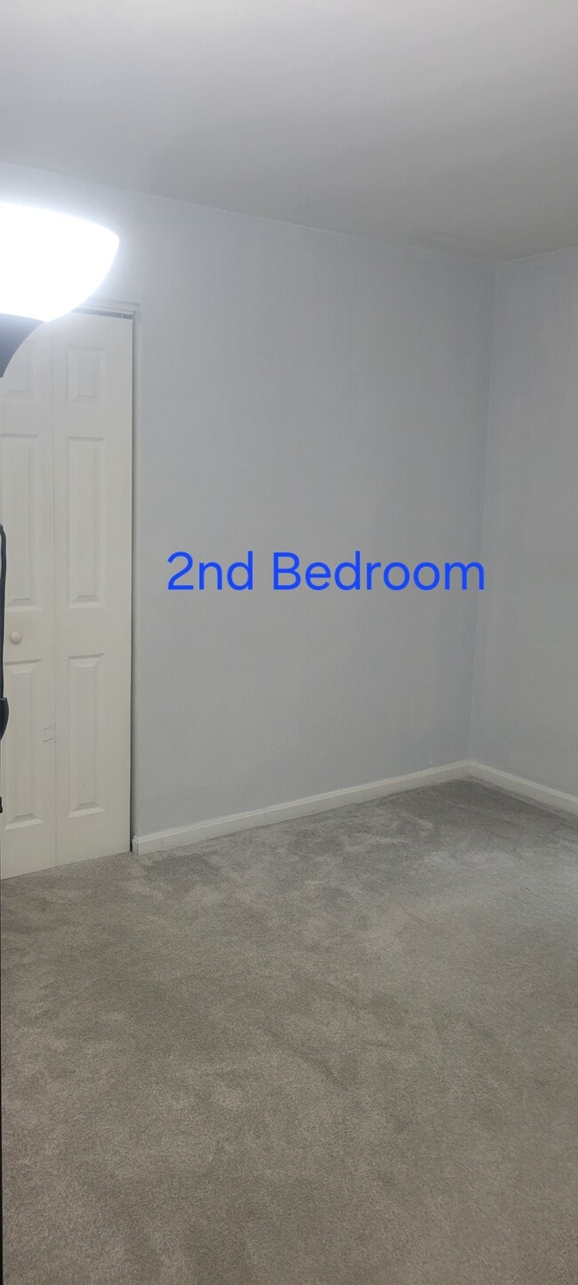 Building Photo - 2133 Hallmark Dr