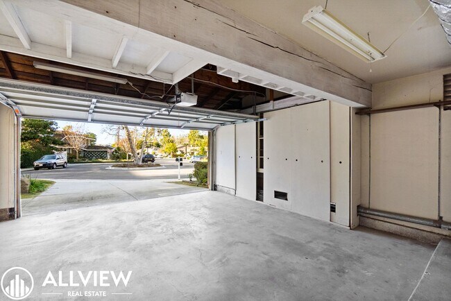 Building Photo - Spacious 4 bed, 2.5 bath Home Available Now in the Turtle Rock community