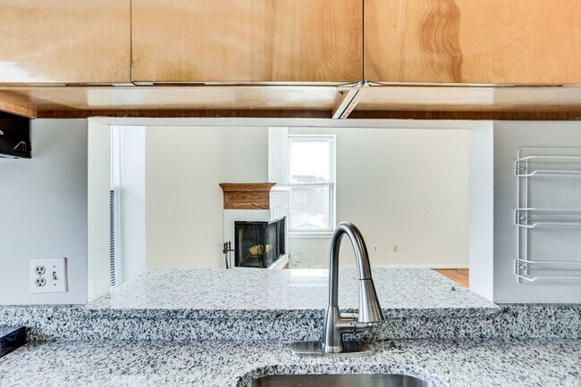 Building Photo - Top Tier Two-Level Abode-- Storage and Parking Included!