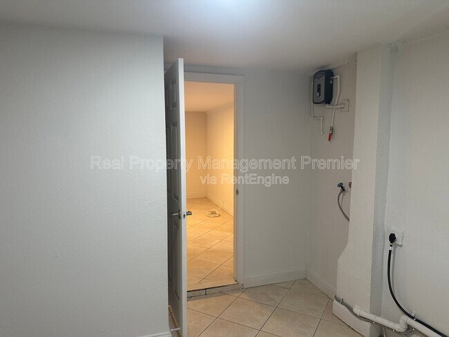 Building Photo - 1264 Ct-25