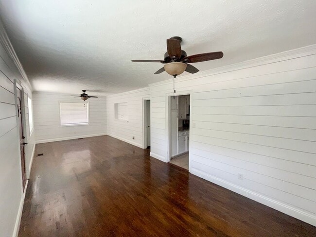 Building Photo - 3/2 House in Northeast Jackson!