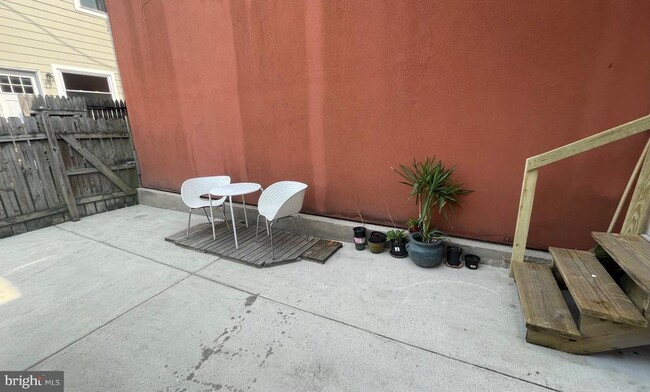 Building Photo - 1841 Light St