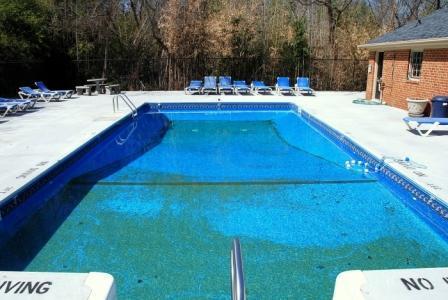 Building Photo - 2 bed 1 bath Available now!