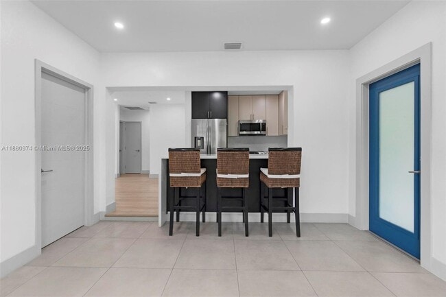 Building Photo - 570 SW 45th Ave