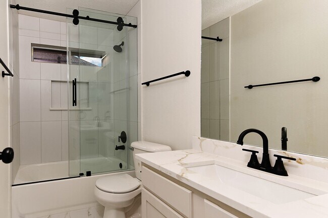 Building Photo - 122 S Abram Cir