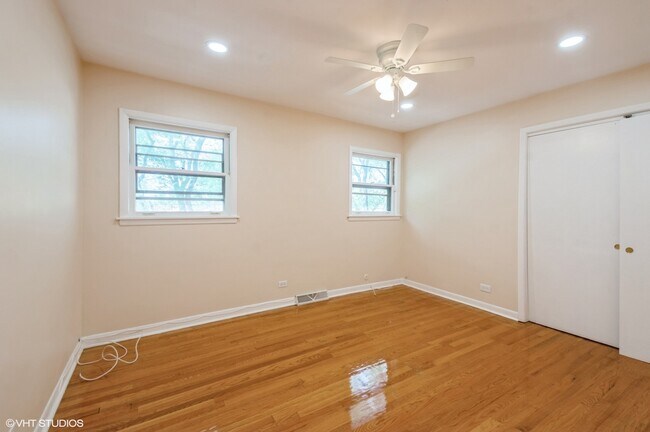 Building Photo - 2623 W Arthur Ave