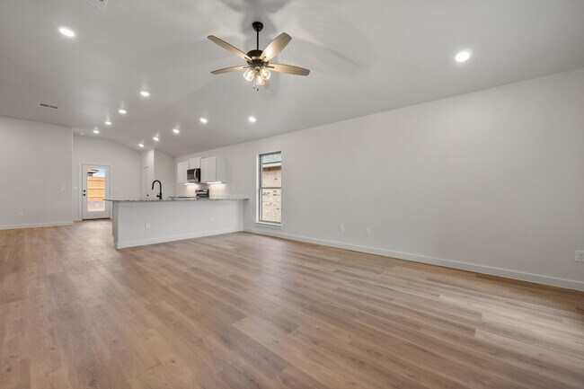 Building Photo - 2025 Cottonwood Ave