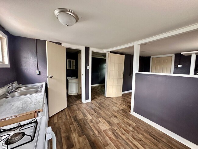 Building Photo - 611 S 25th St