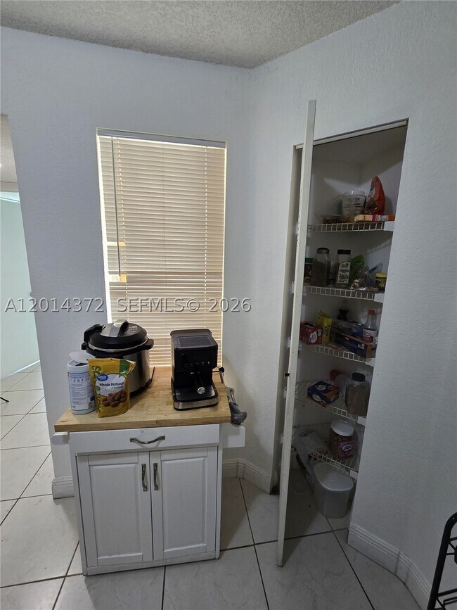 Building Photo - 1001 Coral Club Dr