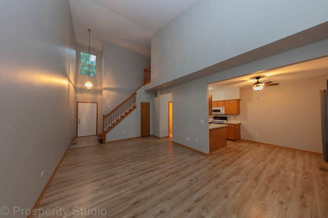 Building Photo - 2500 Oak Tree Ln